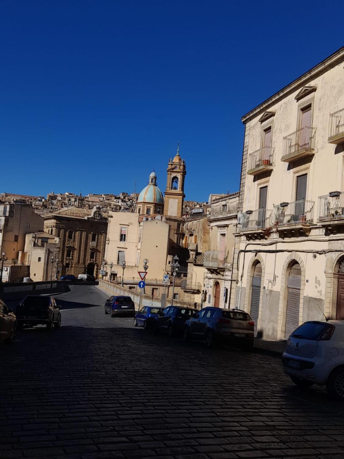 Casa Vacanze In Centro! Caltagirone Exterior foto